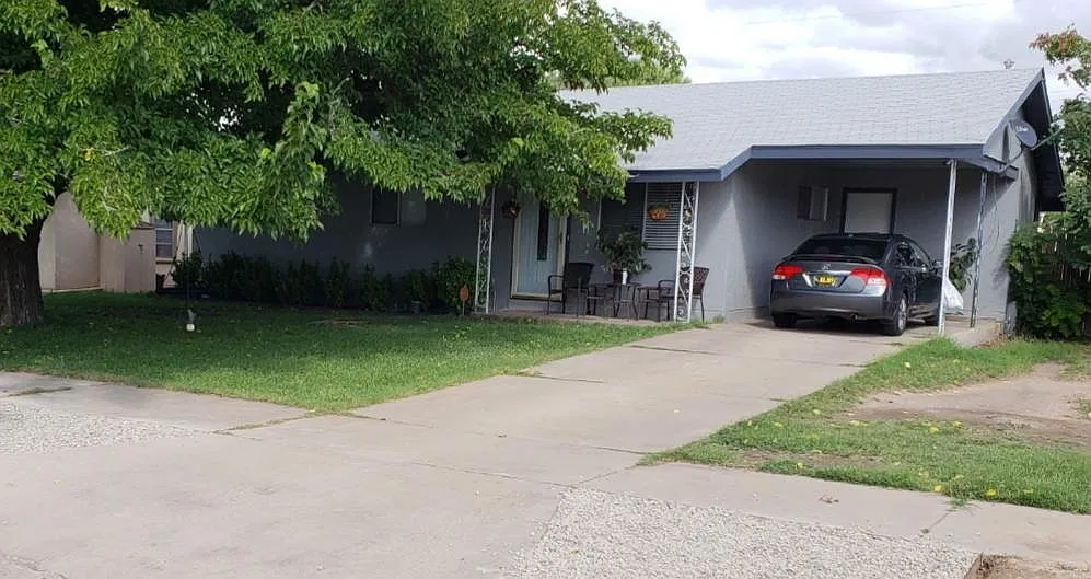3 bed, 1000 sqft, $1,200 — Photo 1