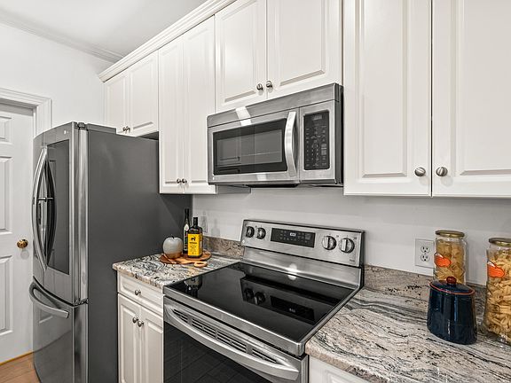 4th image of 100 Northbrook Dr APT 101