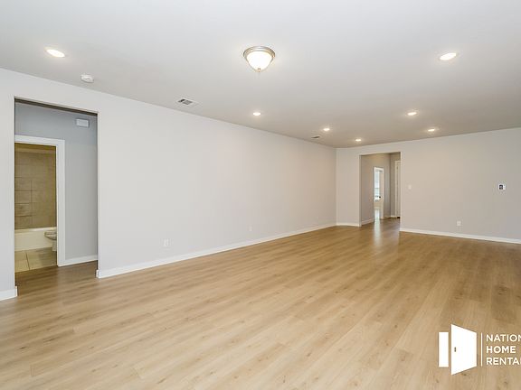 4th image of 647 Congressional Ave