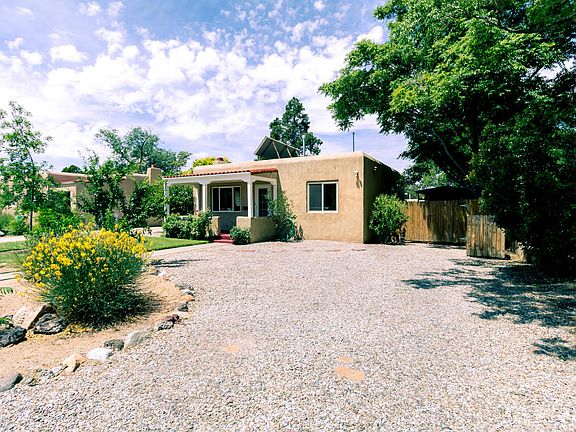4th image of 423 Aliso Dr NE