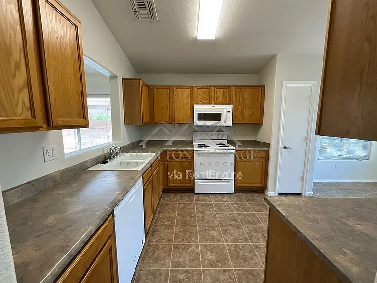 3521 E Juanita Ave — Photo 5
