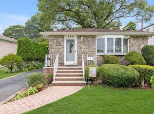 285 Emerson Pl, Valley Stream, NY 11580