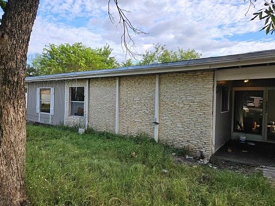 2nd image of 4822 Castle Path Dr