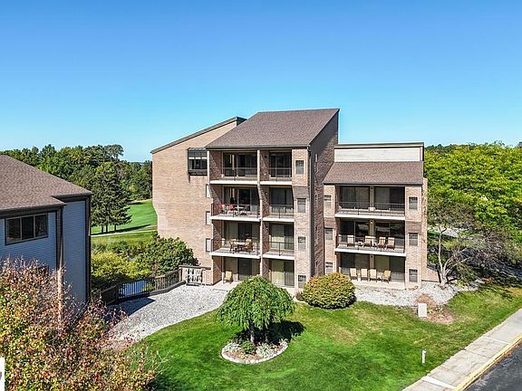 2nd image of 5026 Valleyway Dr