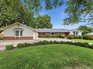 820 W Davis Dr, Nowata, OK 74048