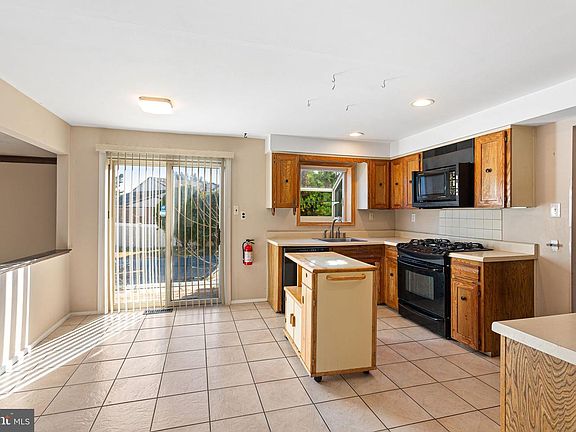 4th image of 2 Candlestick Rd