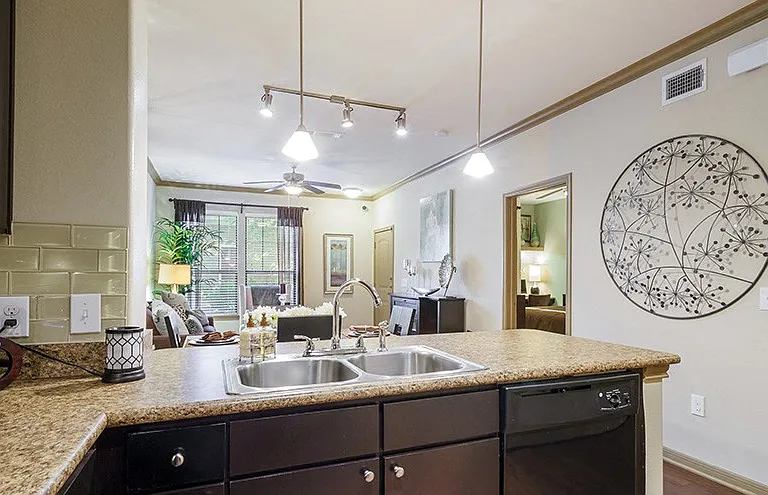 Northgate Oaks Apartments — Photo 5