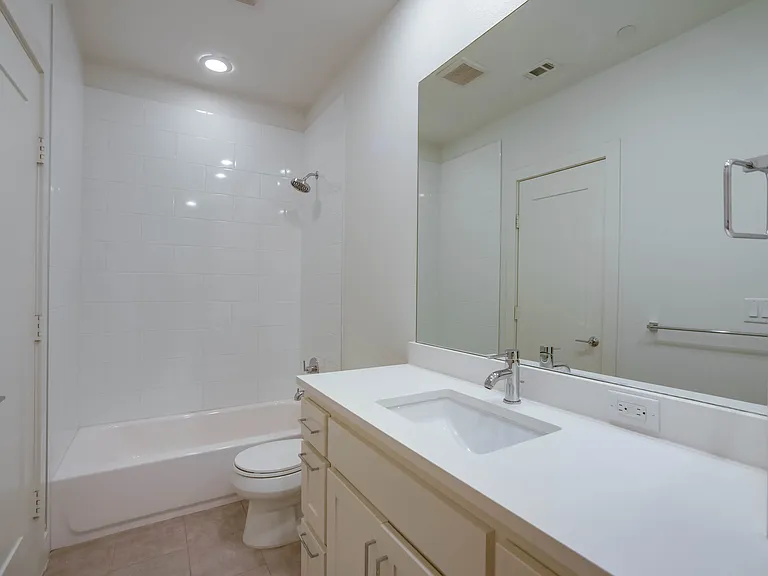 2127 Clark St #104 — Photo 4
