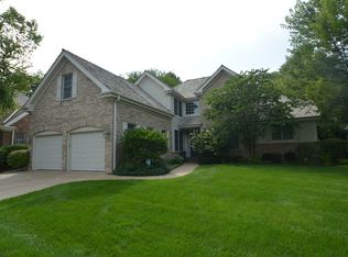 630 Academy Woods Dr, Lake Forest, IL 60045