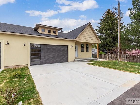 3rd image of 163 Olive Ln