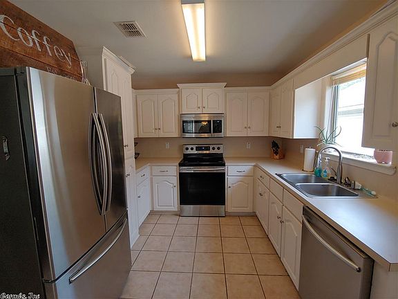 5th image of 1900 Hidden Oaks Dr