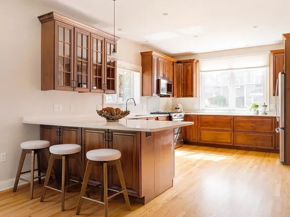 146 Johnson Woods Dr, Reading, MA 01867