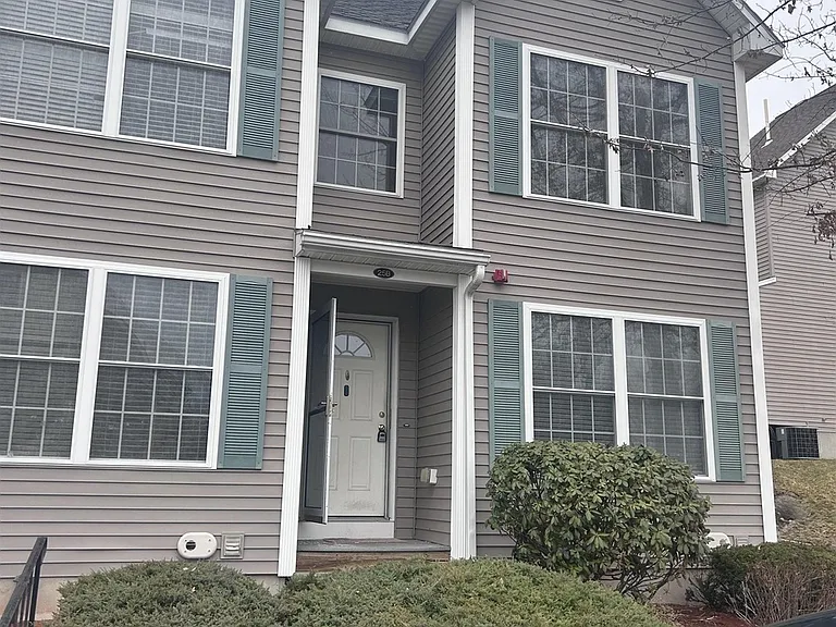 25B Shadowbrook Dr — Photo 1