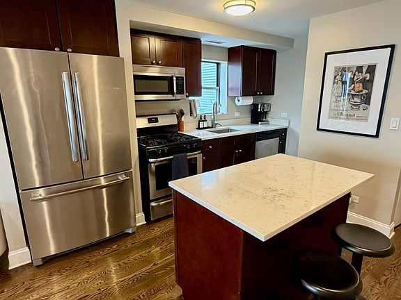 4th image of 3303 N Southport Ave APT 2R