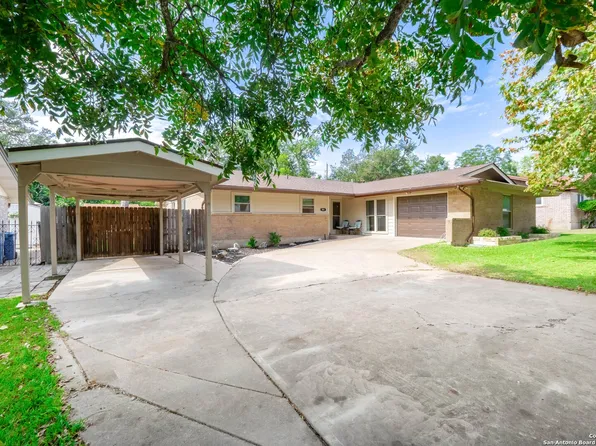 901 Lake Dr, Kerrville, TX 78028