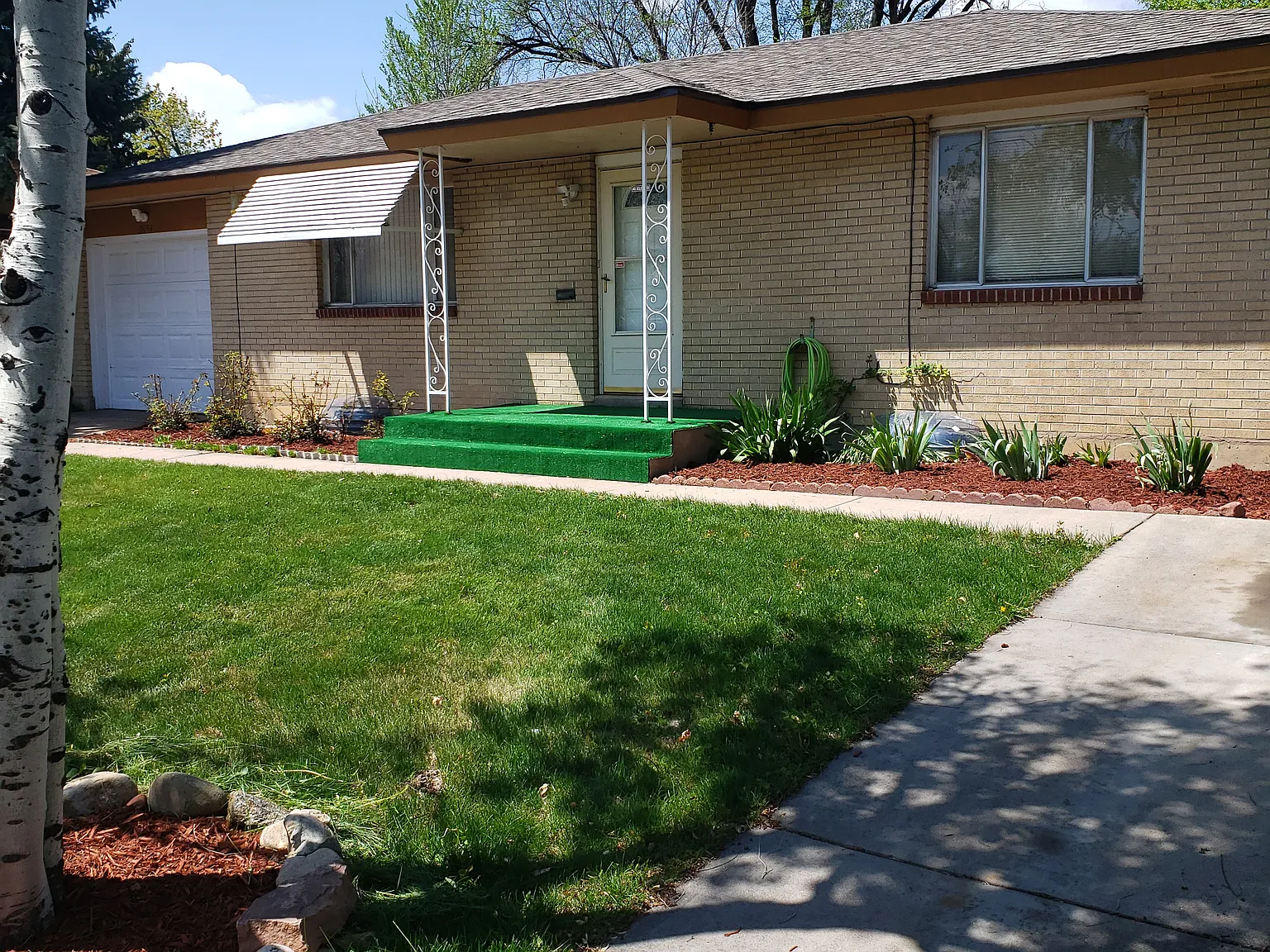 4 bed, 2300 sqft, $2,395 — Photo 2