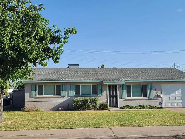 449 E Pierce St — Photo 2