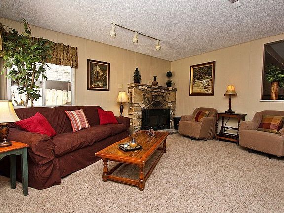 3rd image of 517 W Aeroplane Blvd