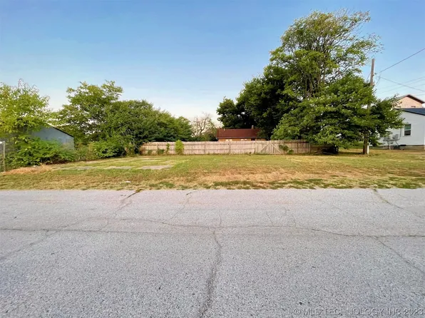 218 S College Ave, Tahlequah, OK 74464