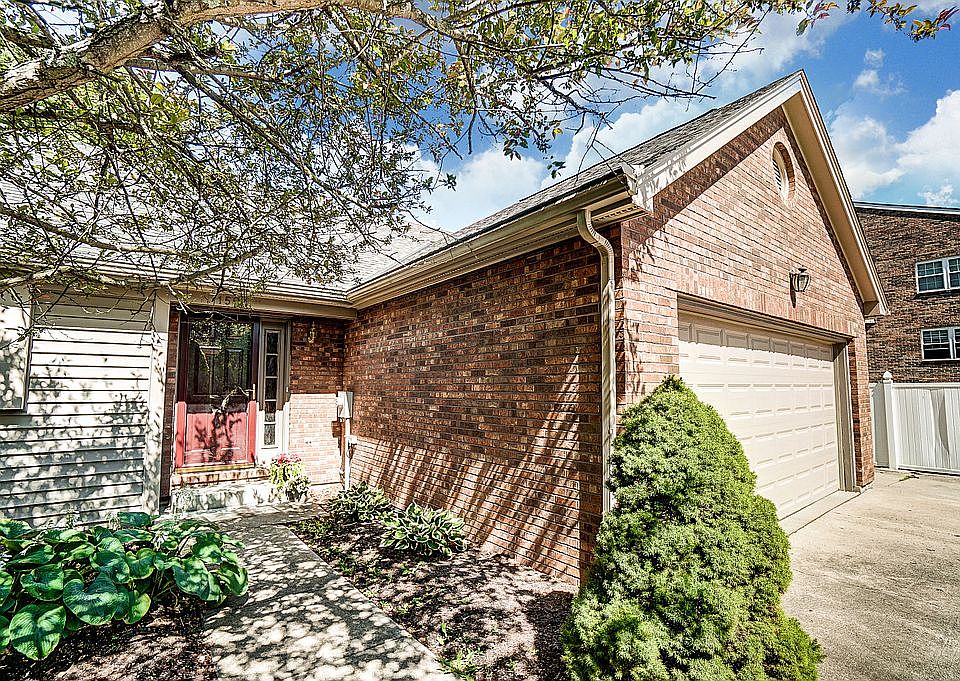 1st image of 150 Charleston Dr #5