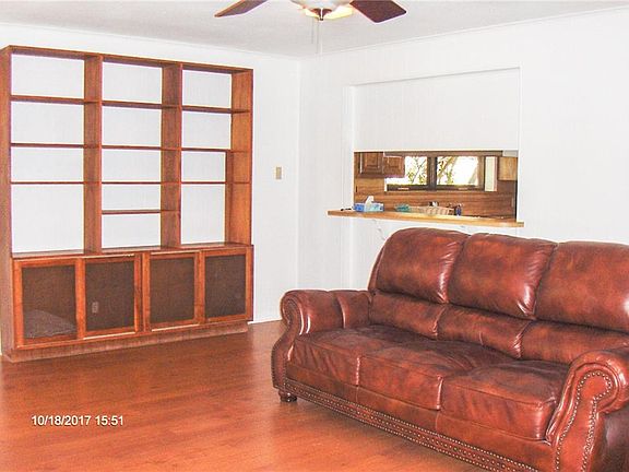 3rd image of 802 Kiowa Dr W