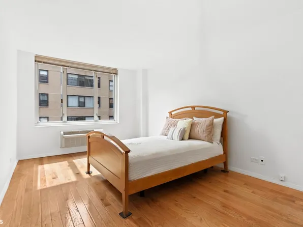 130 West 67th Street image 7 of 17