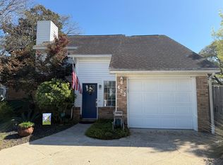 422 Canterbury Ct NW, Fort Walton Beach, FL 32548