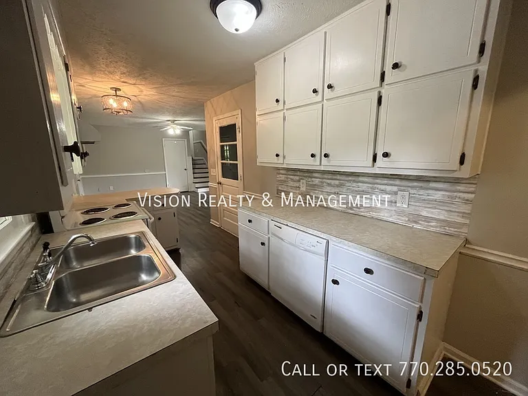 153 Carroll Cir — Photo 5