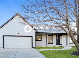 5565 Meadow View Dr, Shawnee, KS 66226