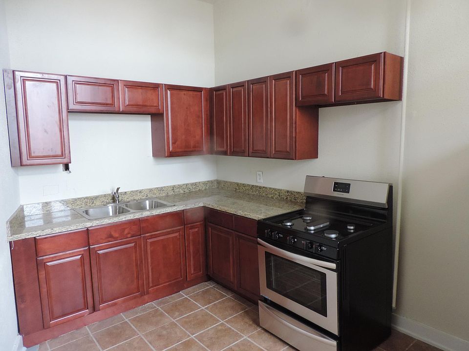 Granite countertops, Stainless Appliances