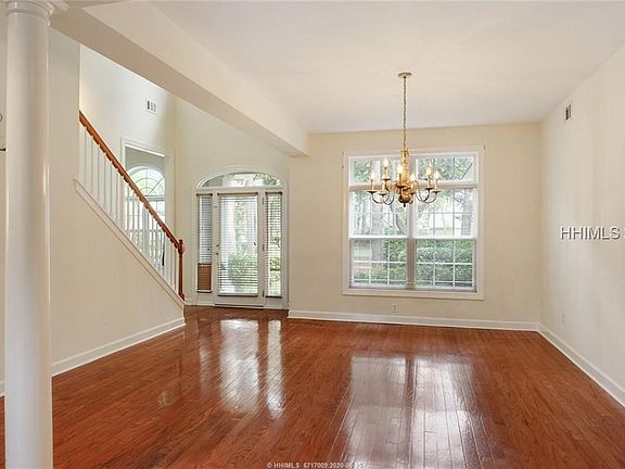 4th image of 12 Cherry Hill Ln