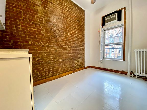3rd image of 103 W 70th St APT 4A