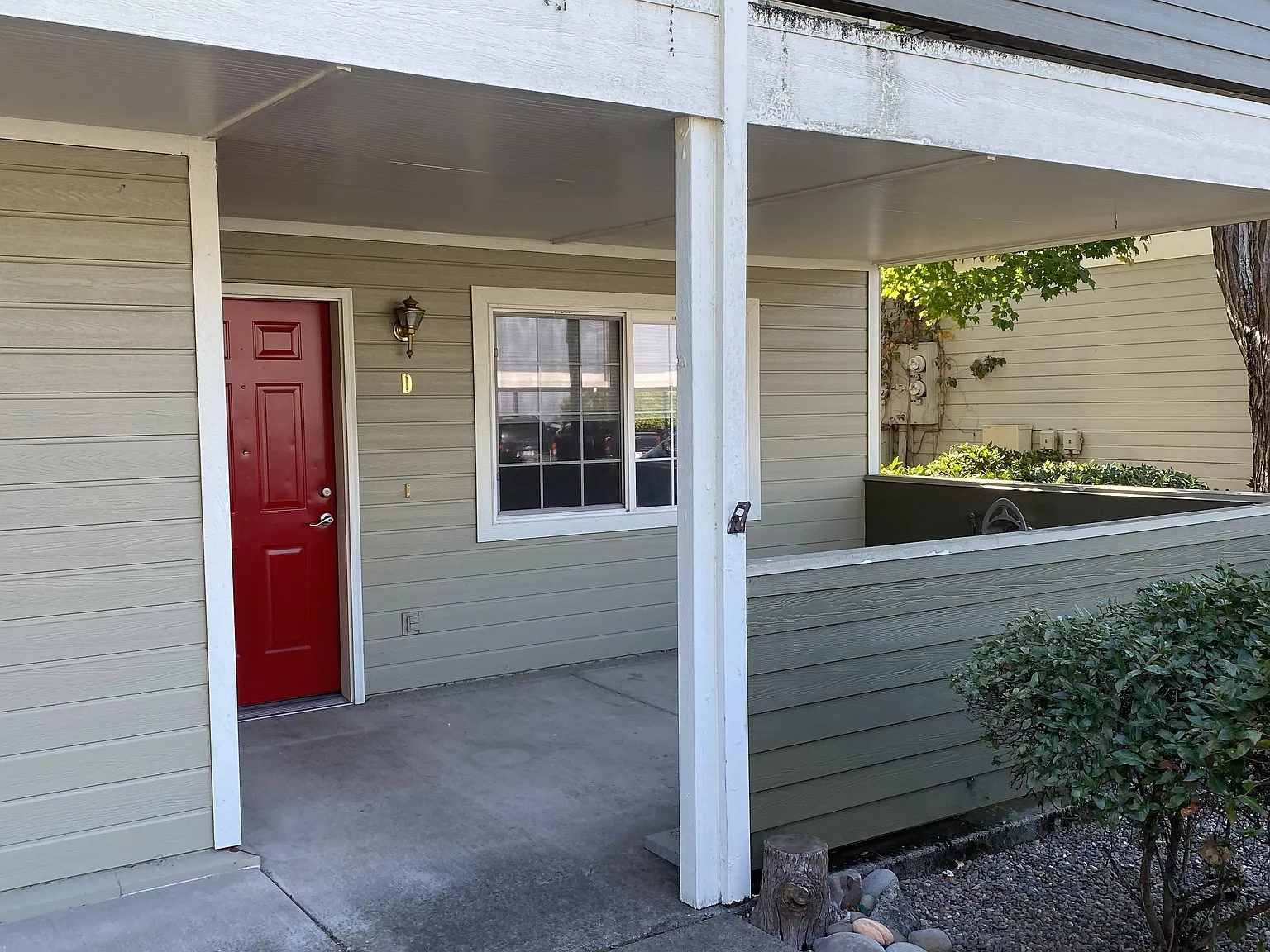2 bed, 842 sqft, $1,100 — Photo 1