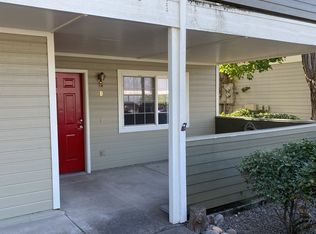 871 Valley View Dr UNIT D, Medford, OR 97504