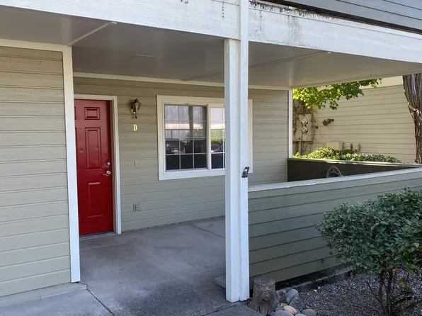 871 Valley View Dr Unit D, Medford, OR 97504