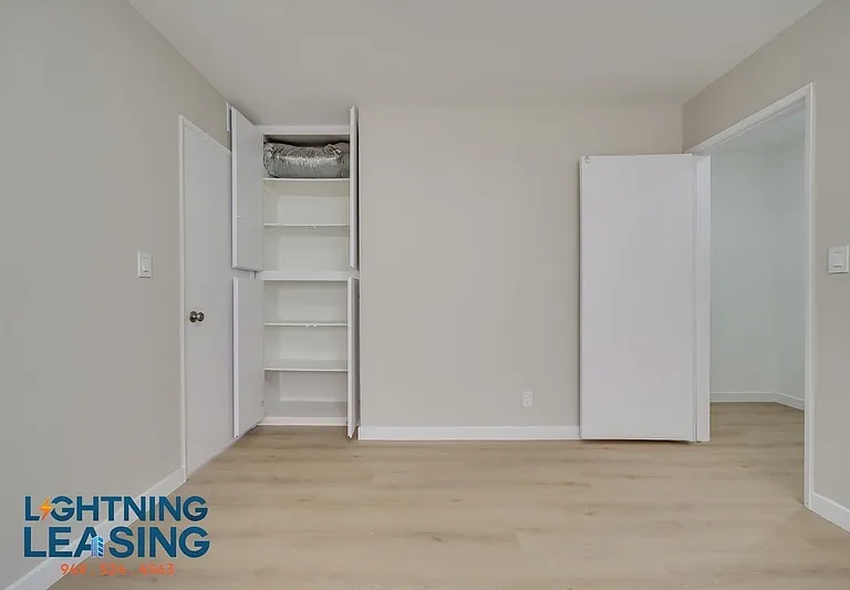 1035 N Hayworth Ave #100 — Photo 23