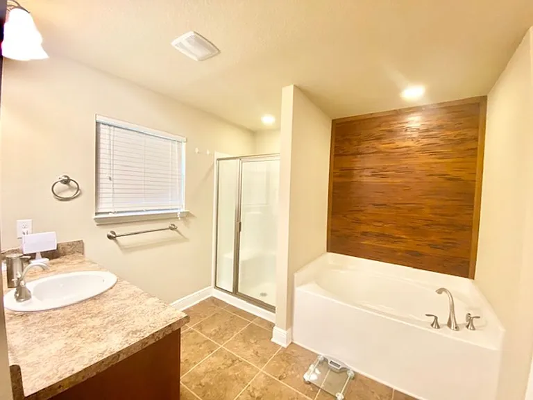 6040 Trestle St — Photo 14