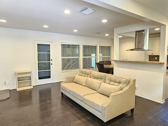 3rd image of 14936 Wolfskill St