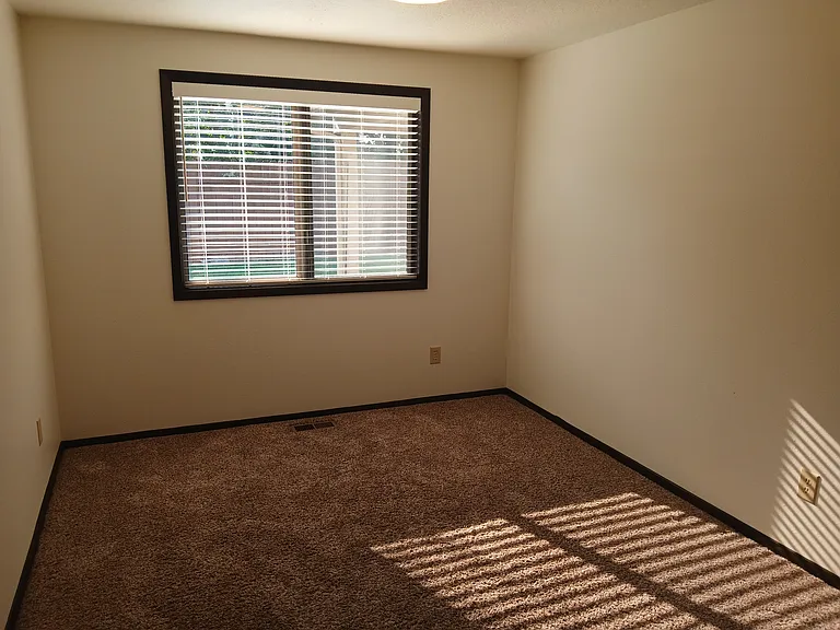 761 N Palmetto Dr — Photo 8