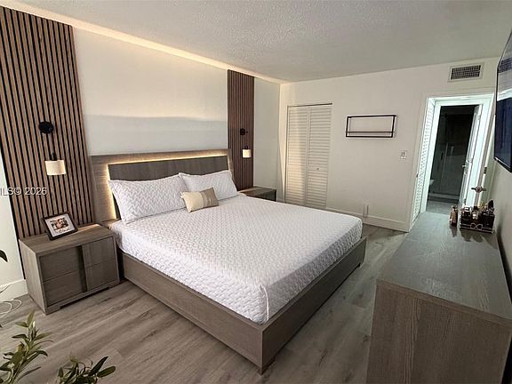 5th image of 1825 W 44th Pl APT 1107