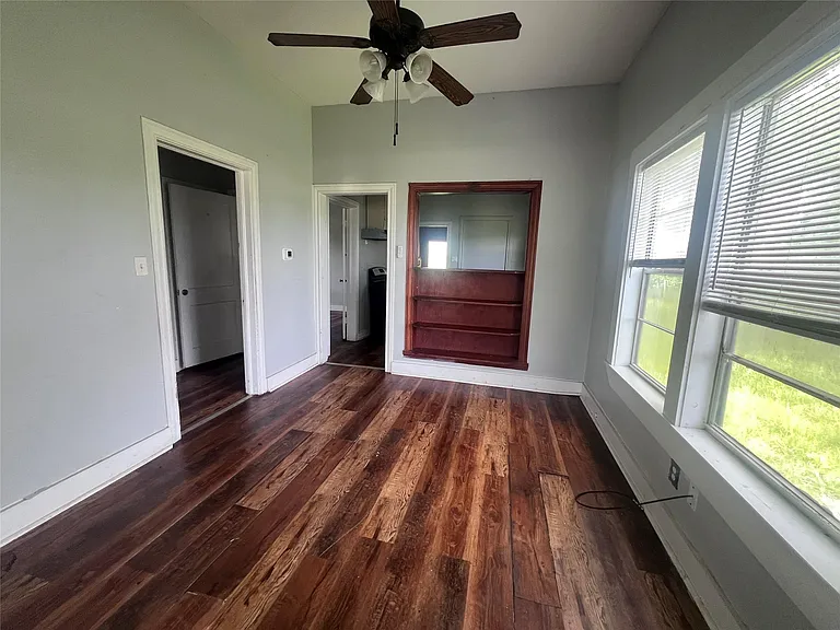 709 S Harrison Ln — Photo 5