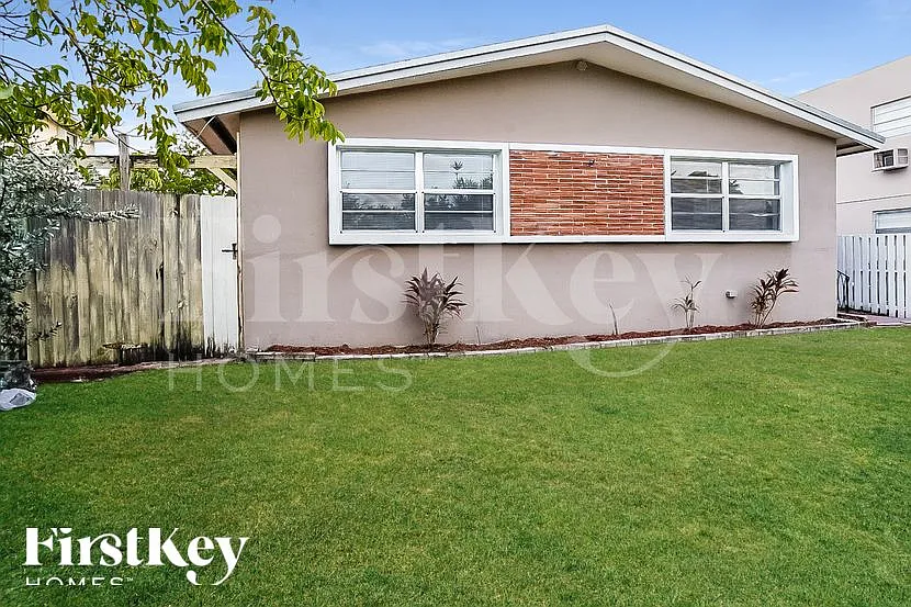 2 bed, 1.0 bath, 1993 sqft, $2,810 — Photo 2