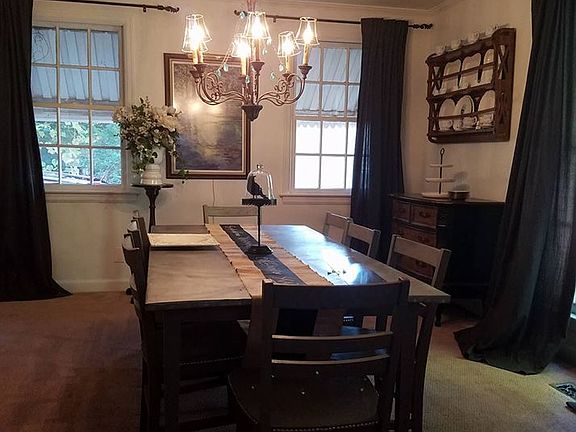 Spacious DR natural light