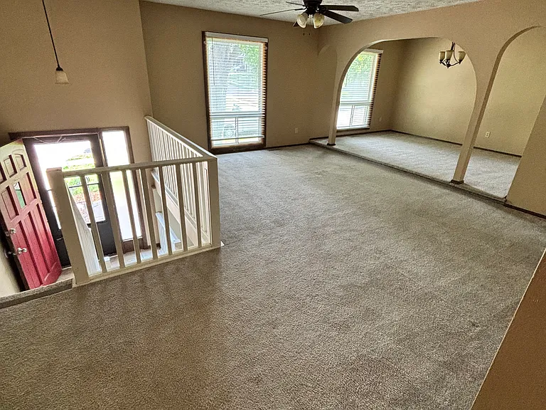 702 Shannon Rd — Photo 3