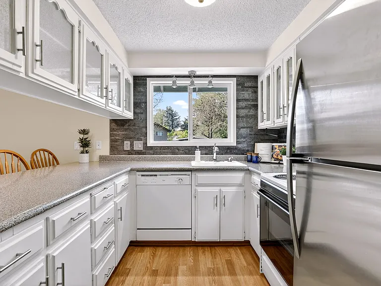 640 Stonehill Dr — Photo 15