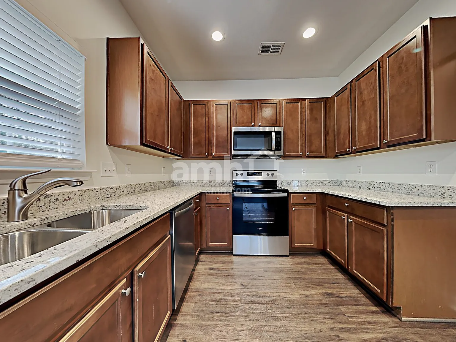 4 bed, 2.5 bath, 2113 sqft, $2,515 — Photo 3