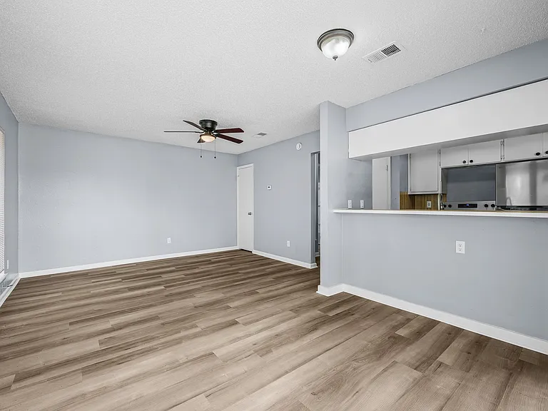204 Northcrest Cir #D — Photo 10