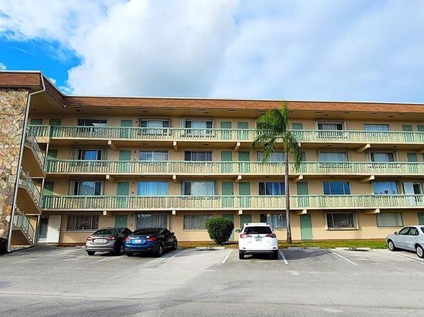 300 Village Green Cir APT 203