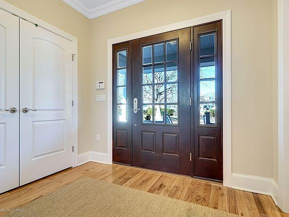 5th image of 330 Villa Park Way