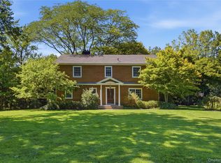 Bryant Ave, Roslyn, NY 11576